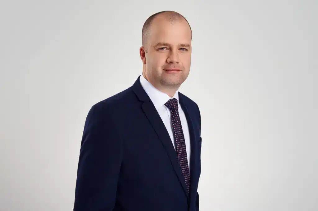 Szymon Mojzesowicz - is Chairman of the Board of Lege Advisors and an expert on the Polish property market.